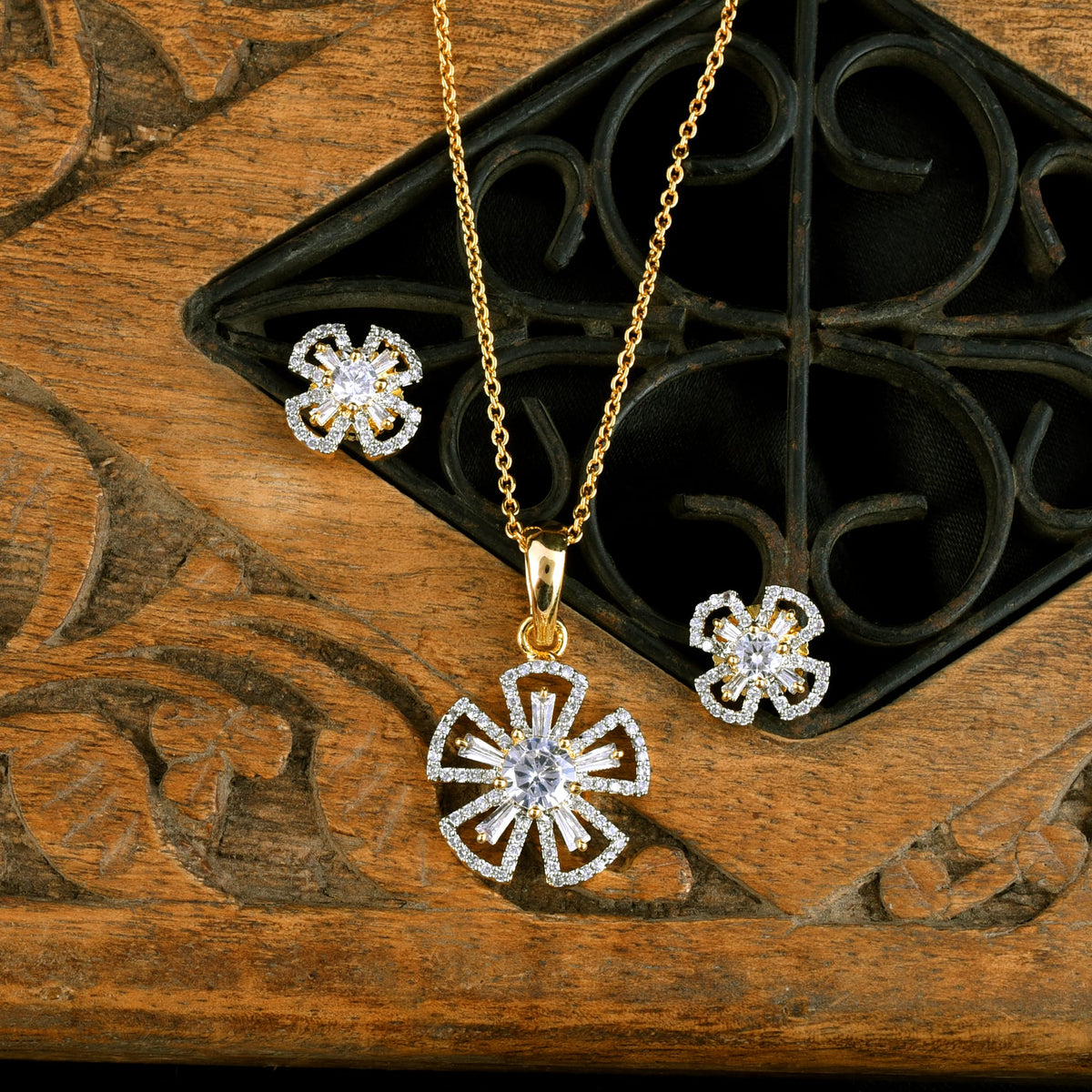 Eternal Diamond Glamour Pendant Set with Chain and Earrings