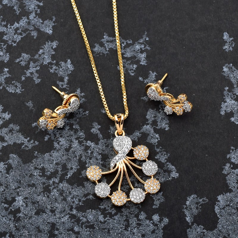 Pure Elegance Pendant set with Chain