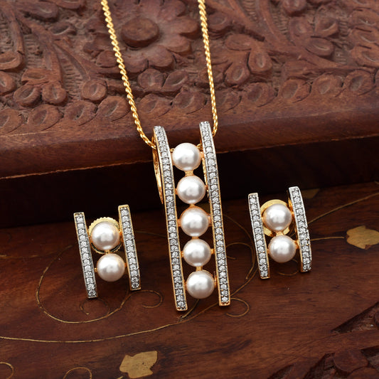 Royal Luster Pearl Pendant Set