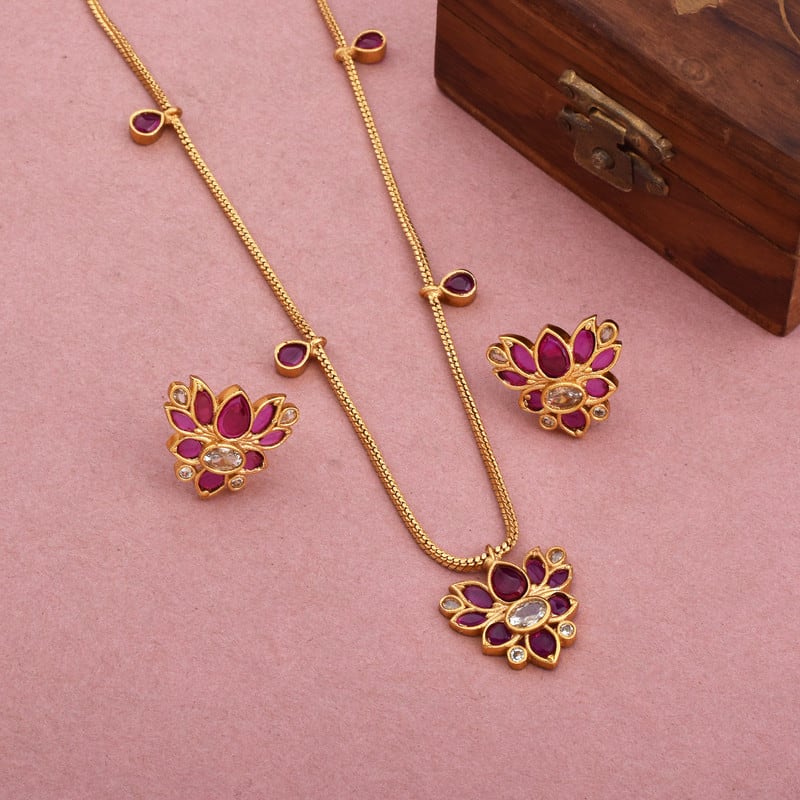 Opulent Relic Gold Necklace Set