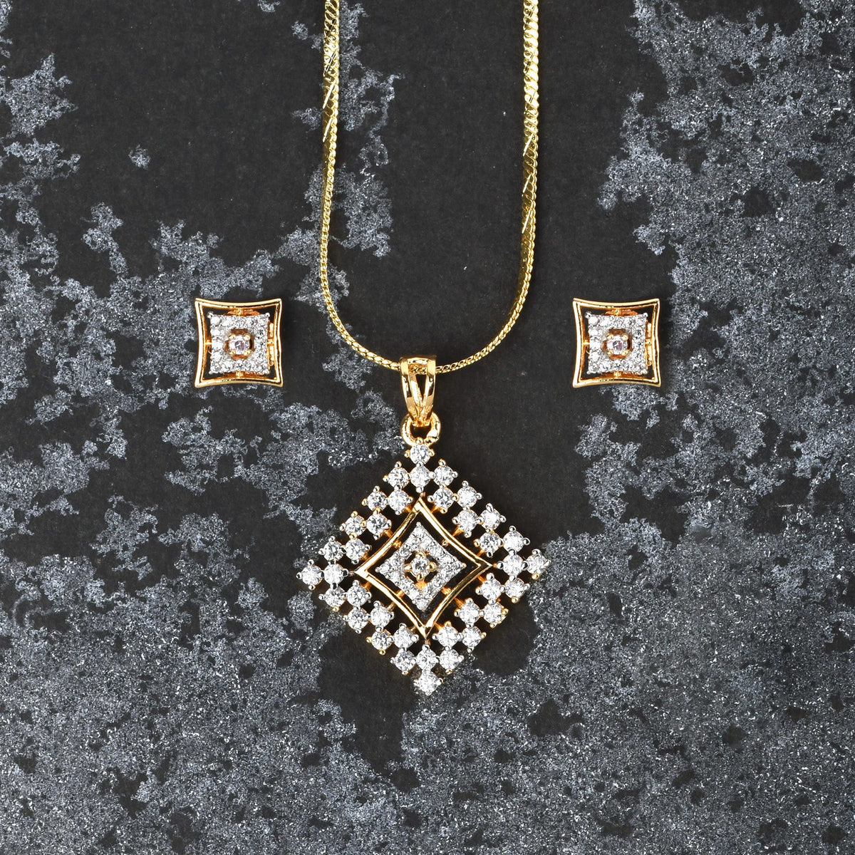 Starlight Elegance Pendant Set with Chain