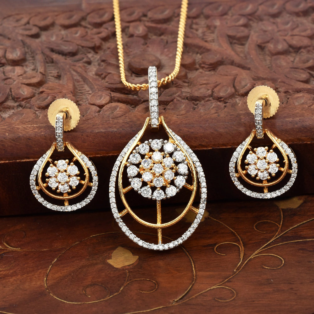 Brilliant Bliss Pendant set with Chain