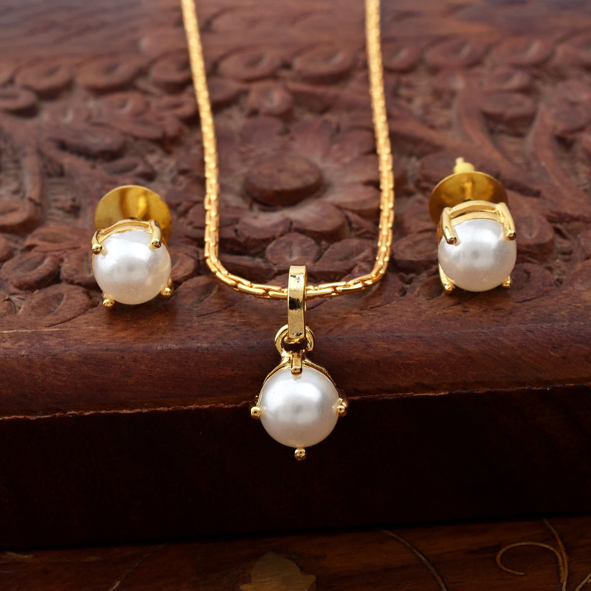 Gold Plated Glowing Pearl Pendant Set