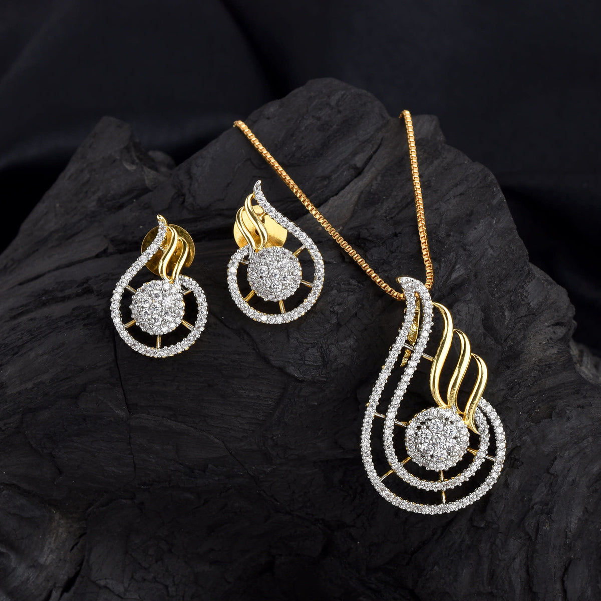 Celeste Spark Gold & Diamond Pendant Set