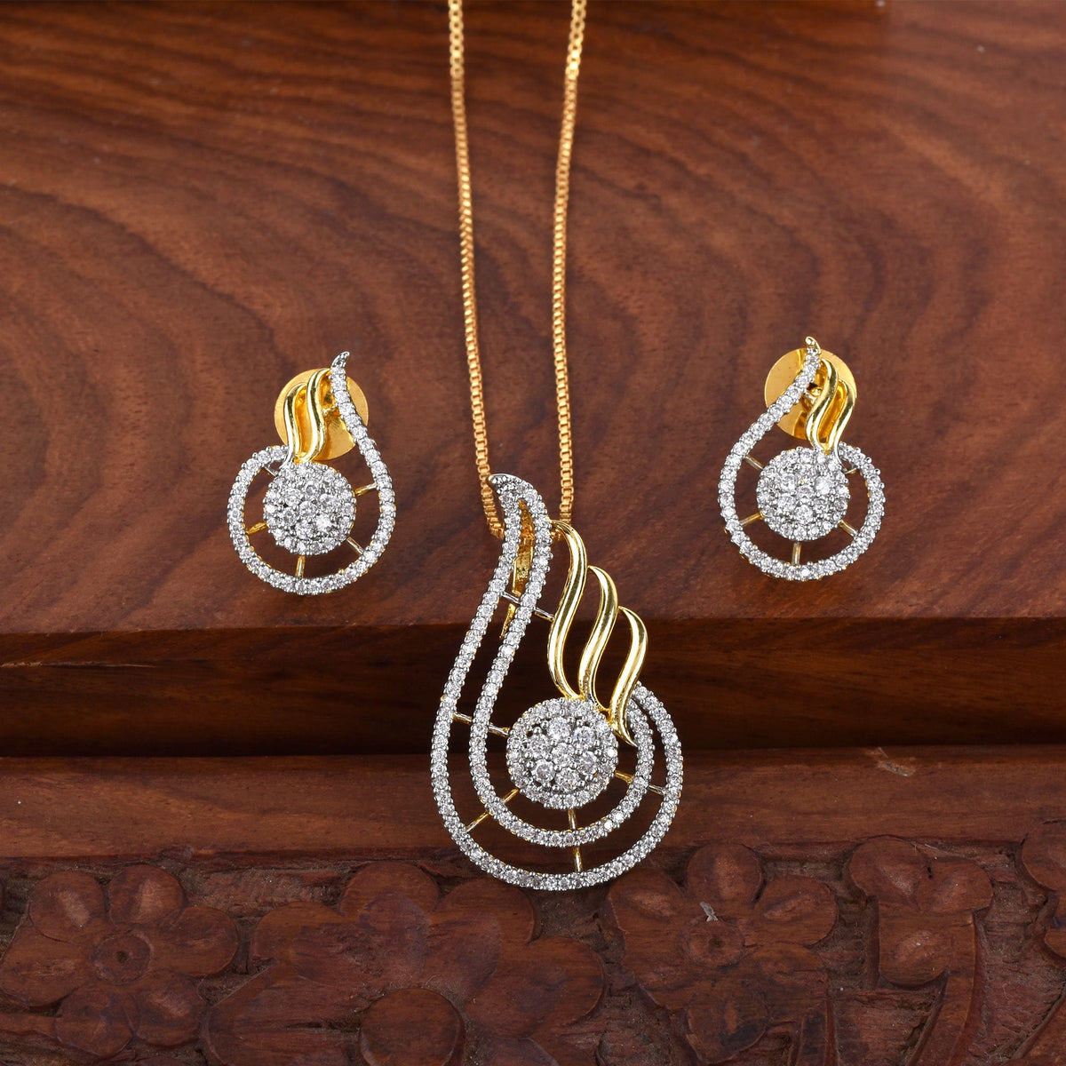 Celeste Spark Gold & Diamond Pendant Set