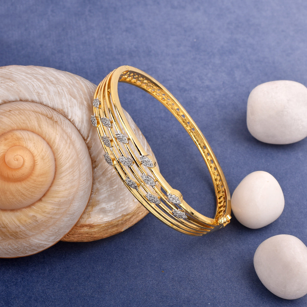 Celestial Shine Bracelet with Openable Lock System