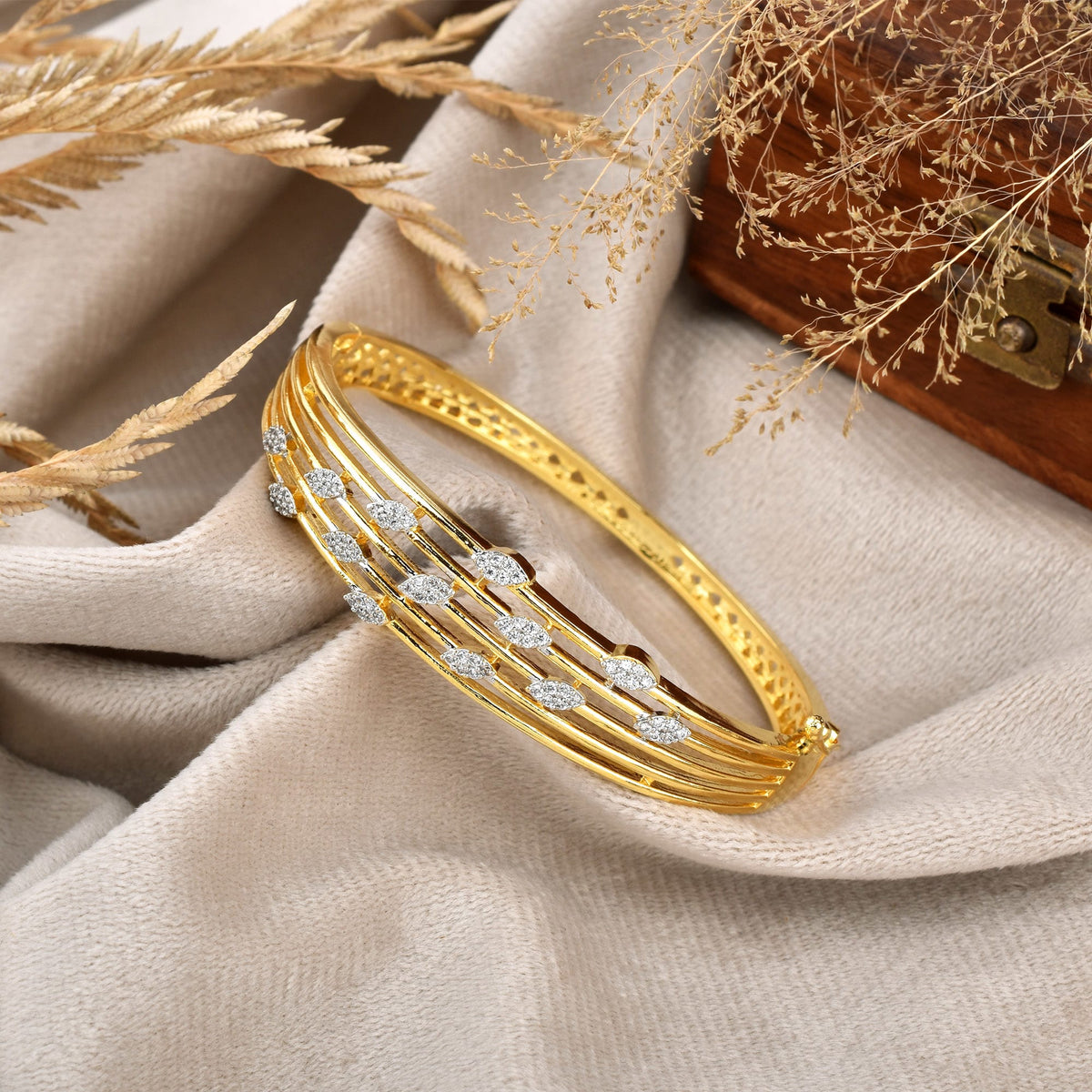 Celestial Shine Bracelet with Openable Lock System