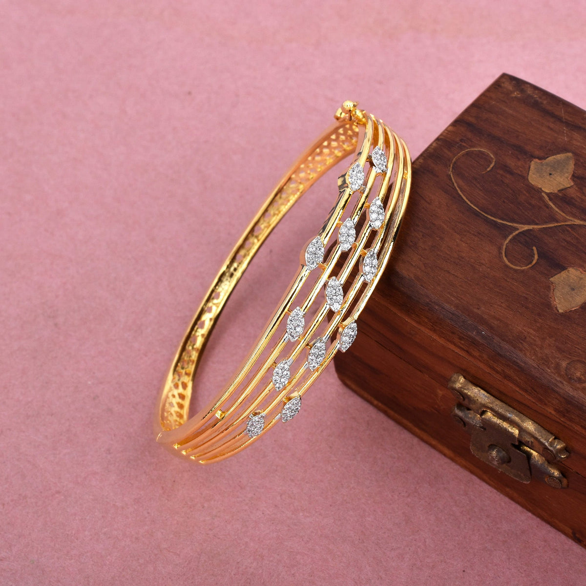 Celestial Shine Bracelet with Openable Lock System