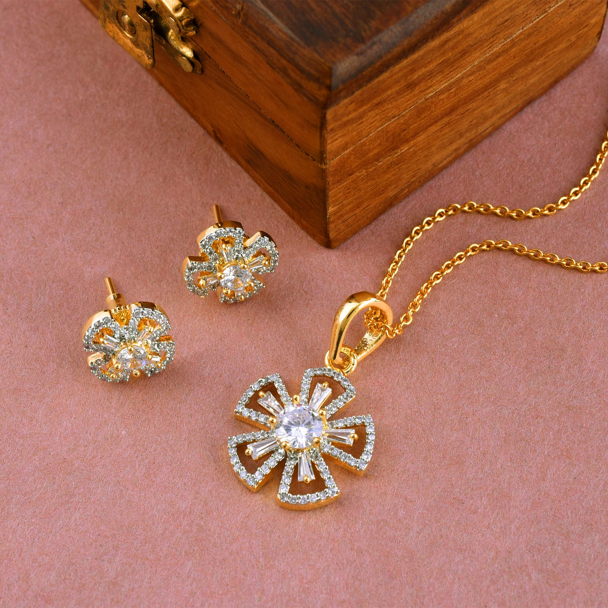 Eternal Diamond Glamour Pendant Set with Chain and Earrings
