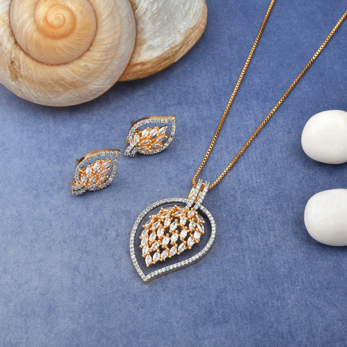 Leafy Eternal Spark Diamond Pendant Set with Chain