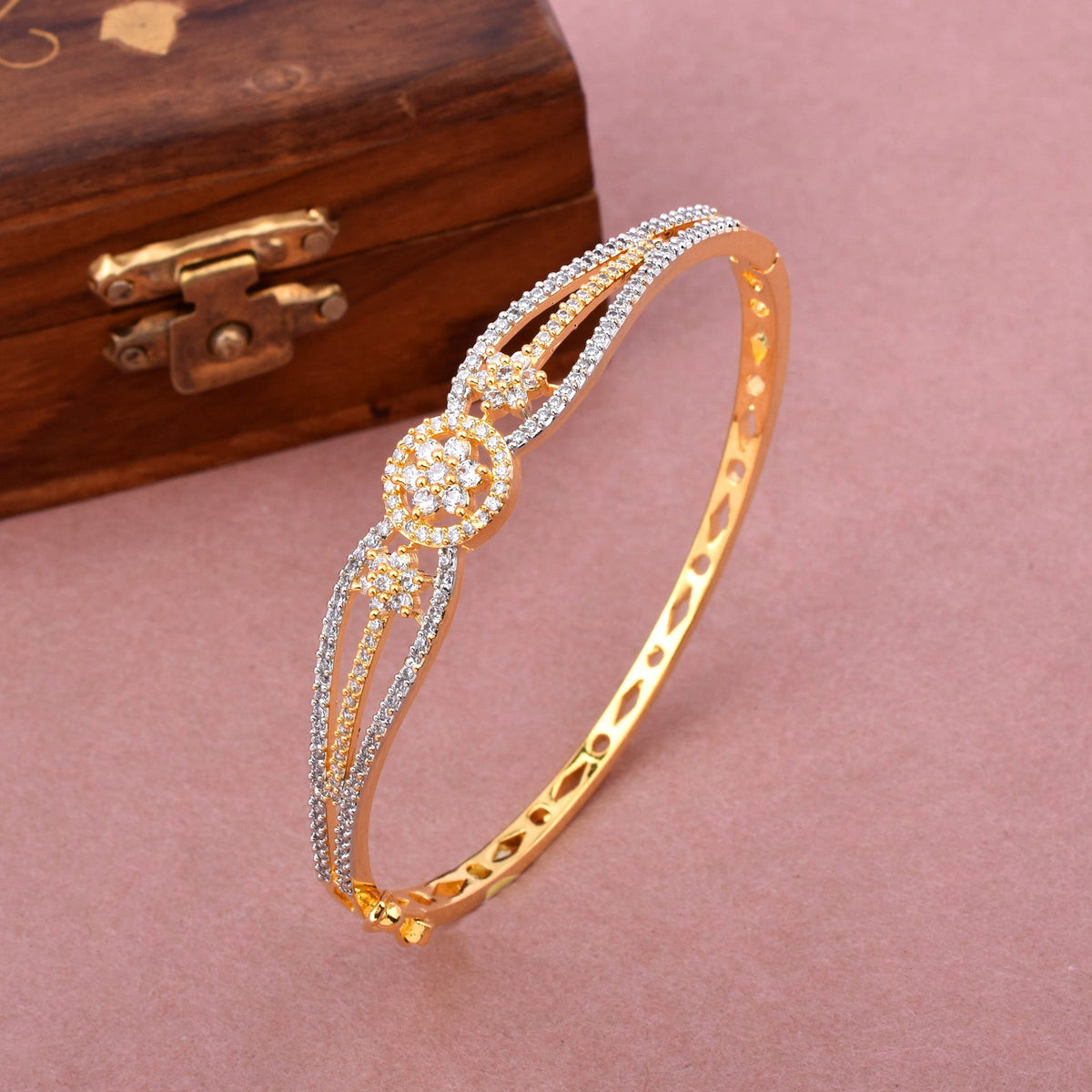 Luminous Gold Diamond Bracelet with Adjustable Lock System