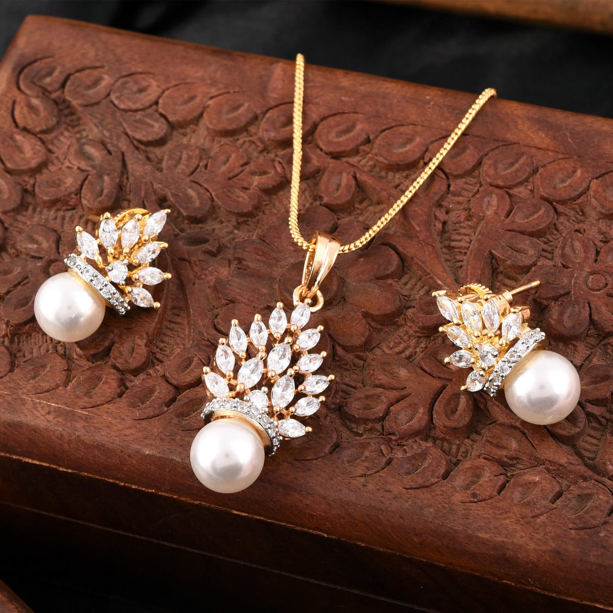 Lustrous Starlight Pendant Set with Chain and Earrings