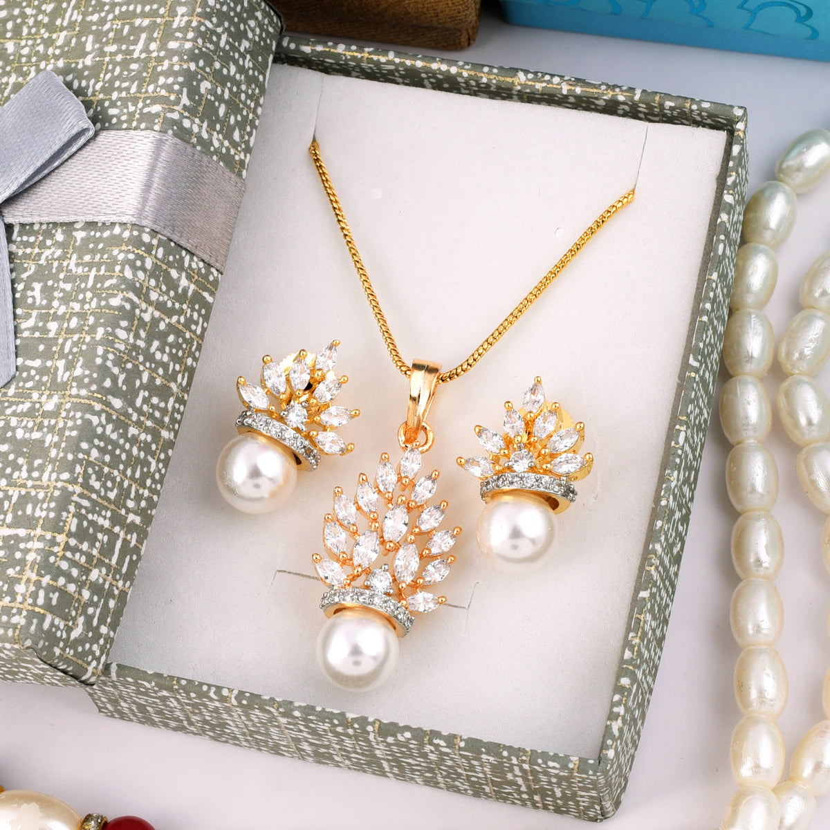 Lustrous Starlight Pendant Set with Chain and Earrings