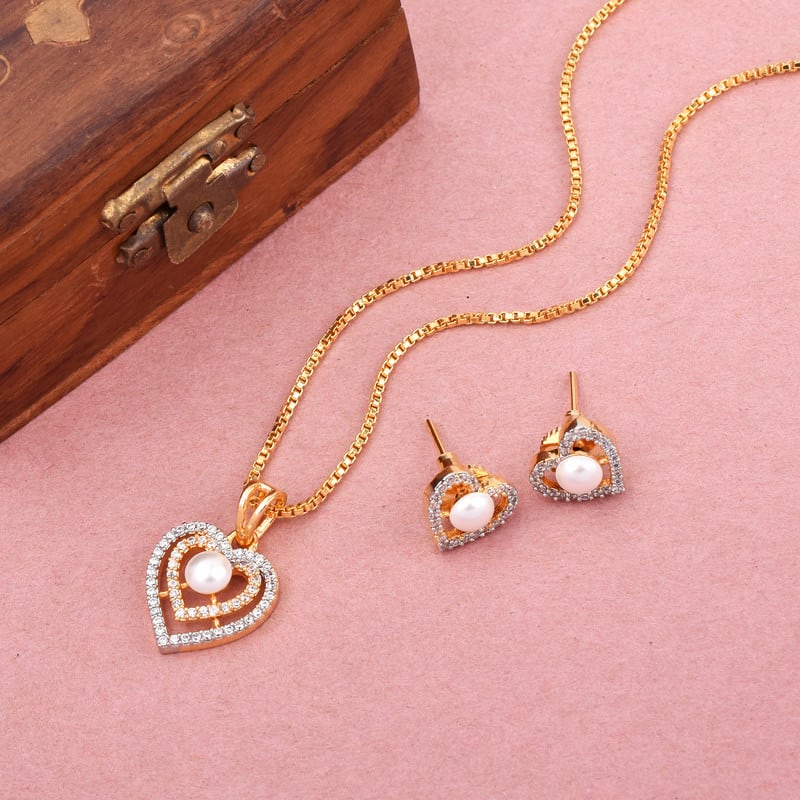 Pearl Embrace Pendant set with Chain
