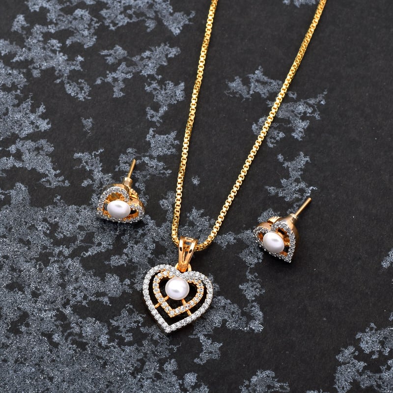 Pearl Embrace Pendant set with Chain