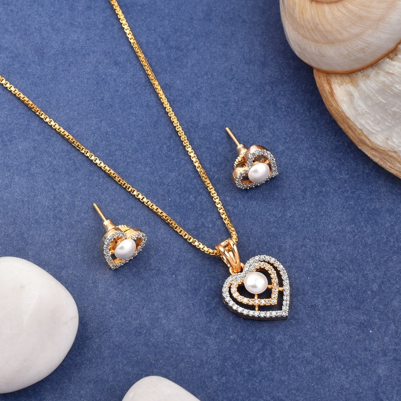 Pearl Embrace Pendant set with Chain
