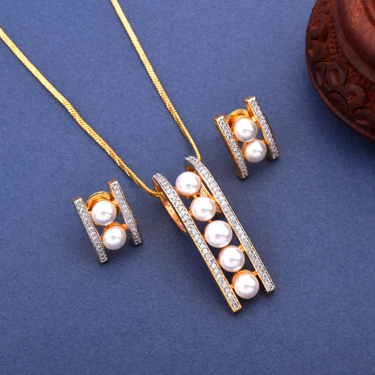 Royal Luster Pearl Pendant Set