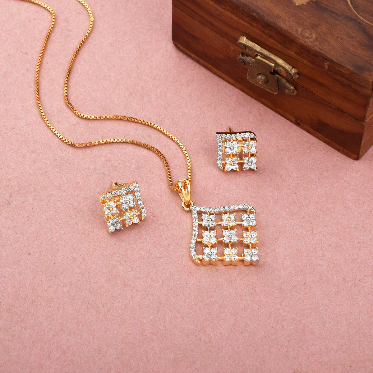 Starlit Elegance Diamond Pendant Set with Chain
