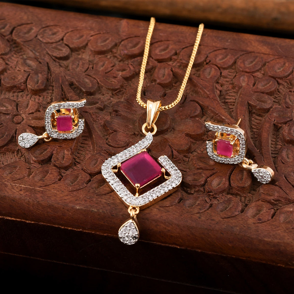 Ruby Radiance Diamond Ensemble Pendant Set with Chain