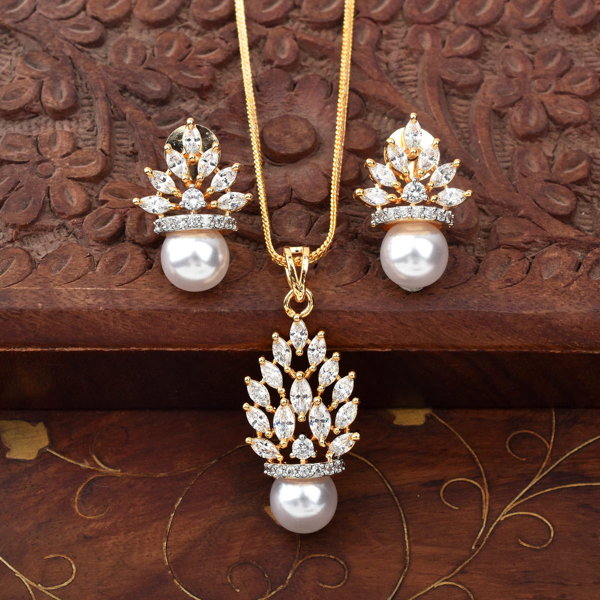 Lustrous Starlight Pendant Set with Chain and Earrings