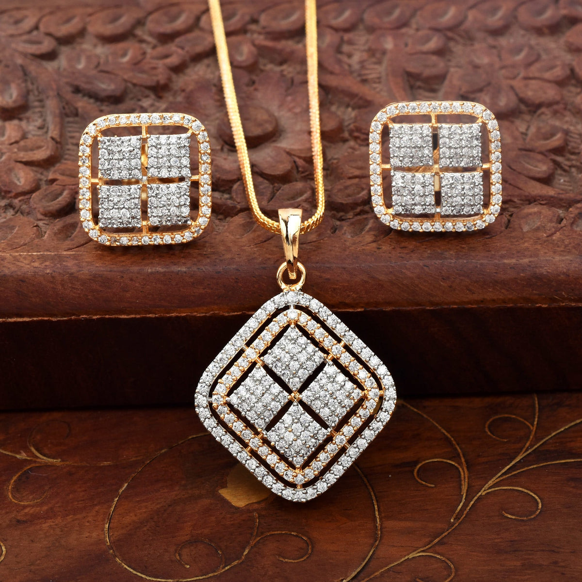 Eternal Aura Zircon Pendant Set with Chain