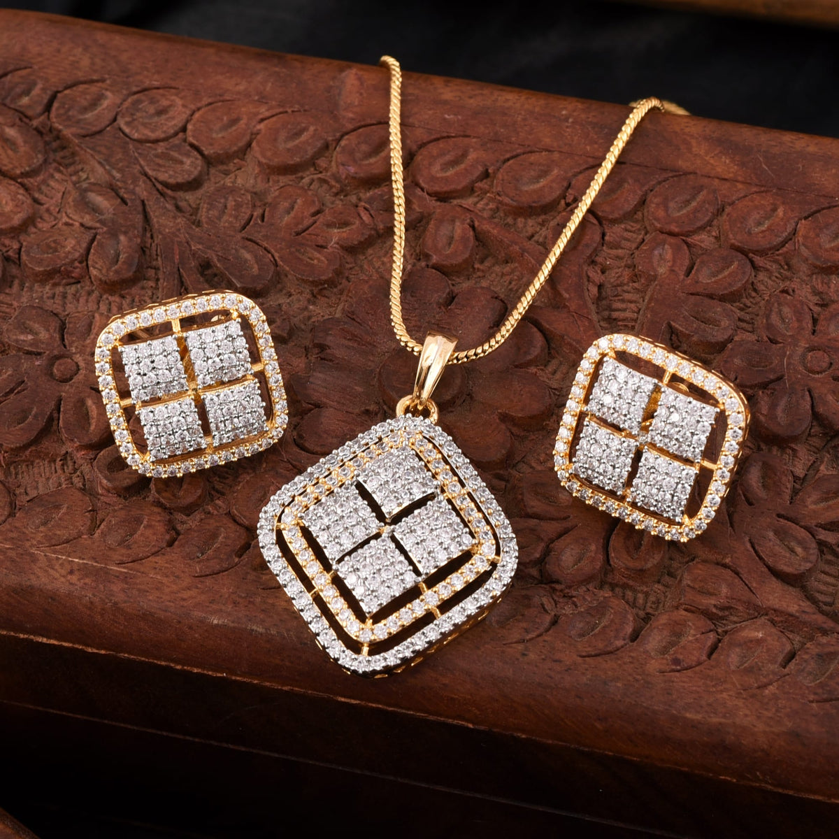 Eternal Aura Zircon Pendant Set with Chain