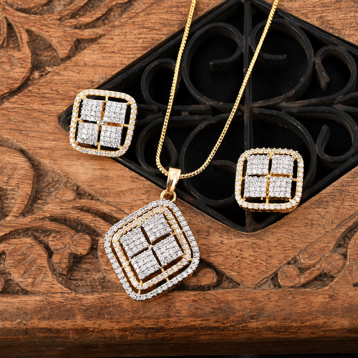 Eternal Aura Zircon Pendant Set with Chain